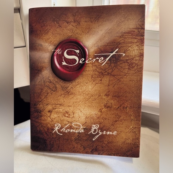 📚 Vintage 2006 Hardcover Book - The Secret by Rhonda Byrne - Picture 16 of 16